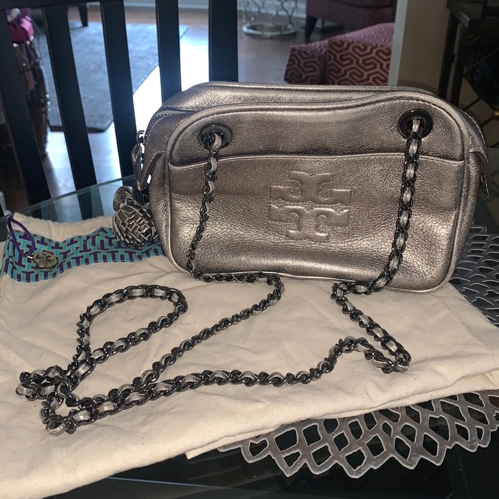 Crossbody with gunmetal chain and adorable tassel. Multiple enclosures!